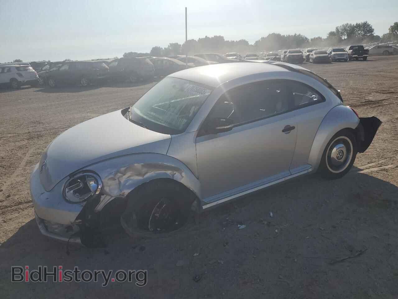 Photo 3VWF17AT2FM656468 - VOLKSWAGEN BEETLE 2015