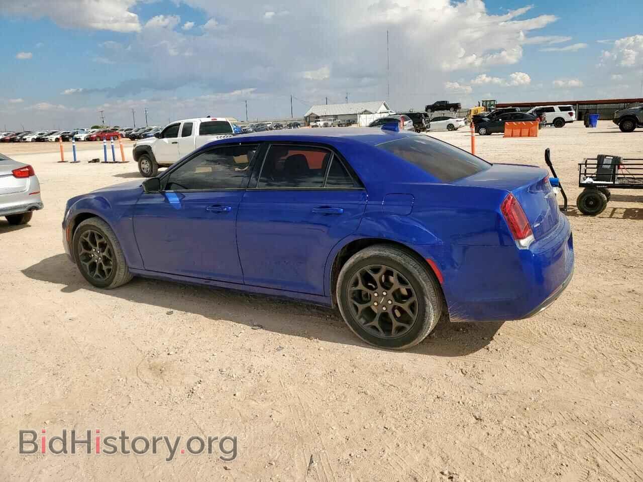 2019 CHRYSLER 300 - VIN: 2C3CCARG8KH581213 - Фото 2