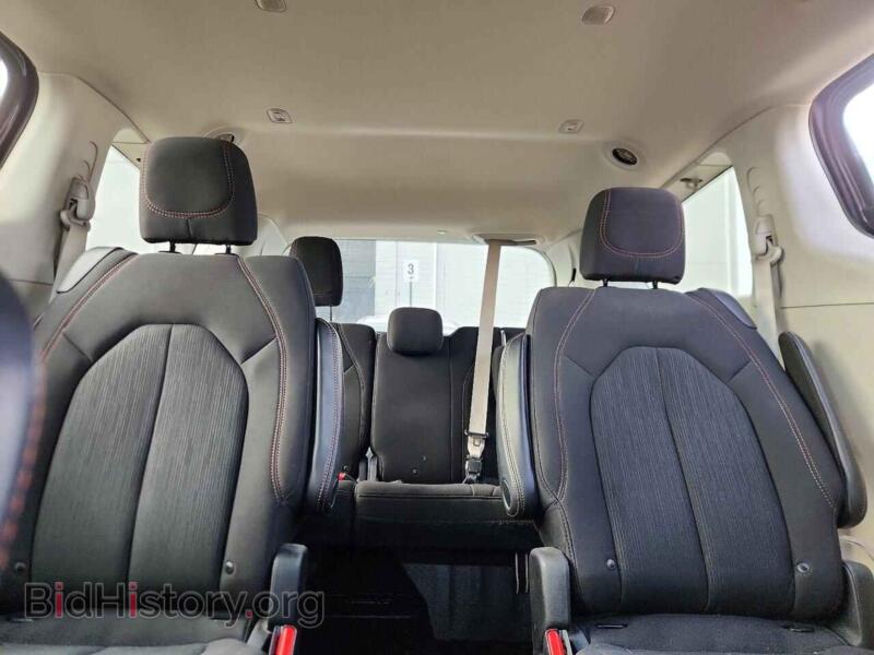 2019 Chrysler PACIFICA (VIN 2C4RC1FGXKR733612) — photo 10 of 13