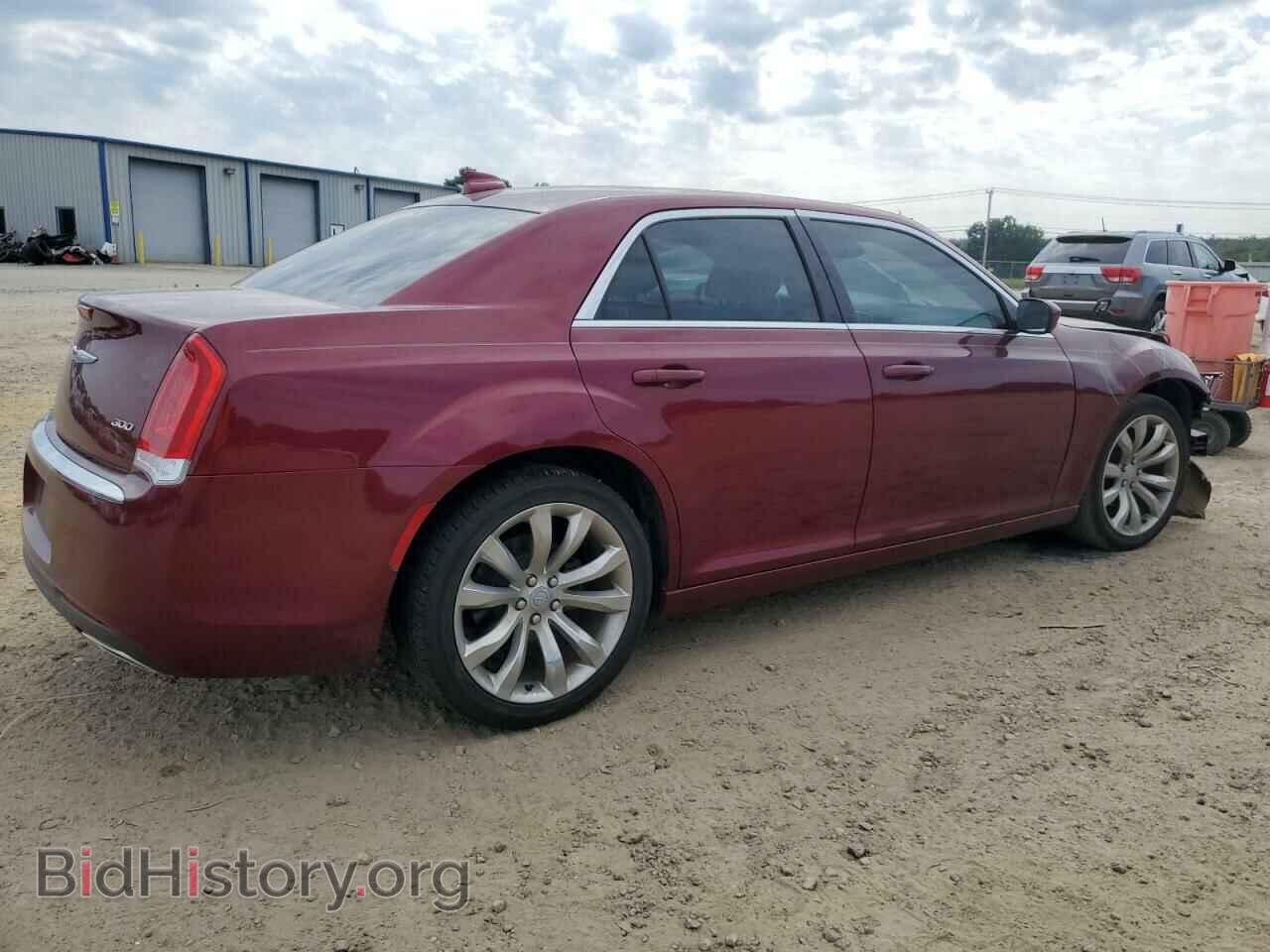 2019 CHRYSLER 300 - VIN: 2C3CCAAG7KH548182 - Фото 3
