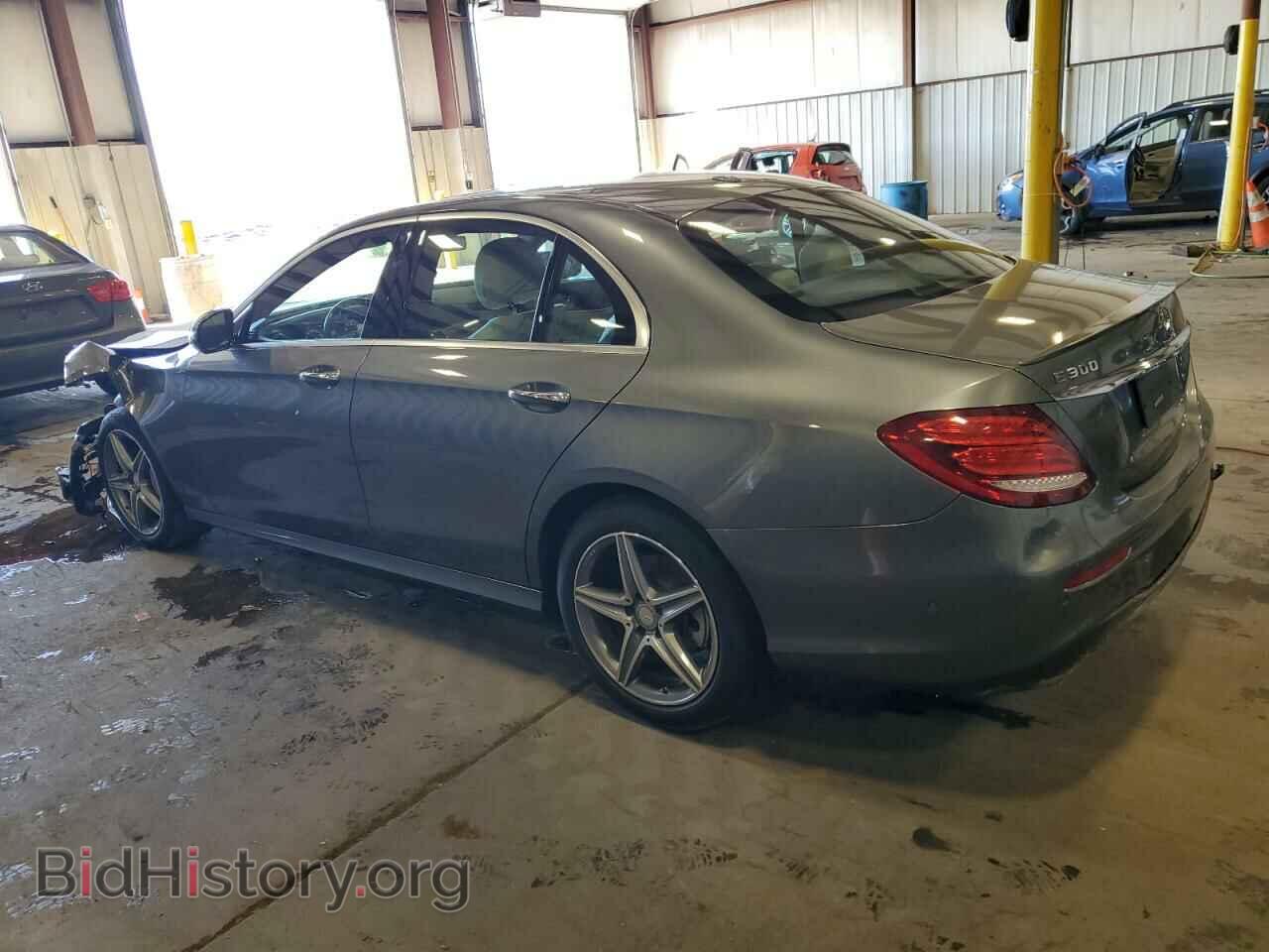 2017 MERCEDES-BENZ E-CLASS - VIN: WDDZF4KB1HA037131 - Фото 2