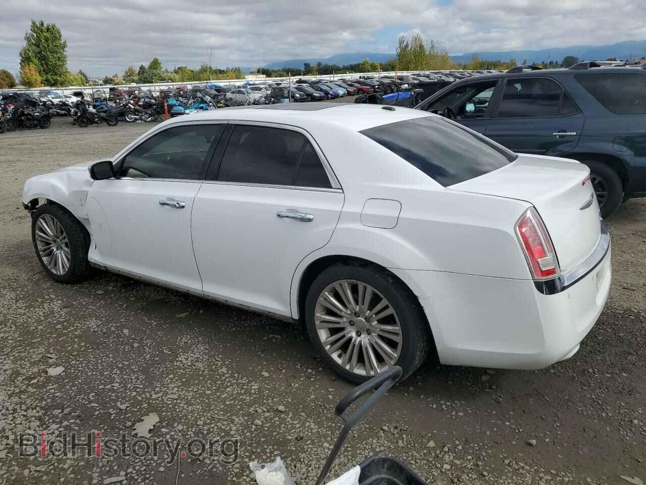 2011 CHRYSLER 300 - VIN: 2C3CA6CTXBH581125 - Фото 2