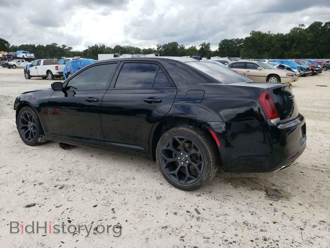 2019 CHRYSLER 300 - VIN: 2C3CCABG6KH538015 - Фото 2