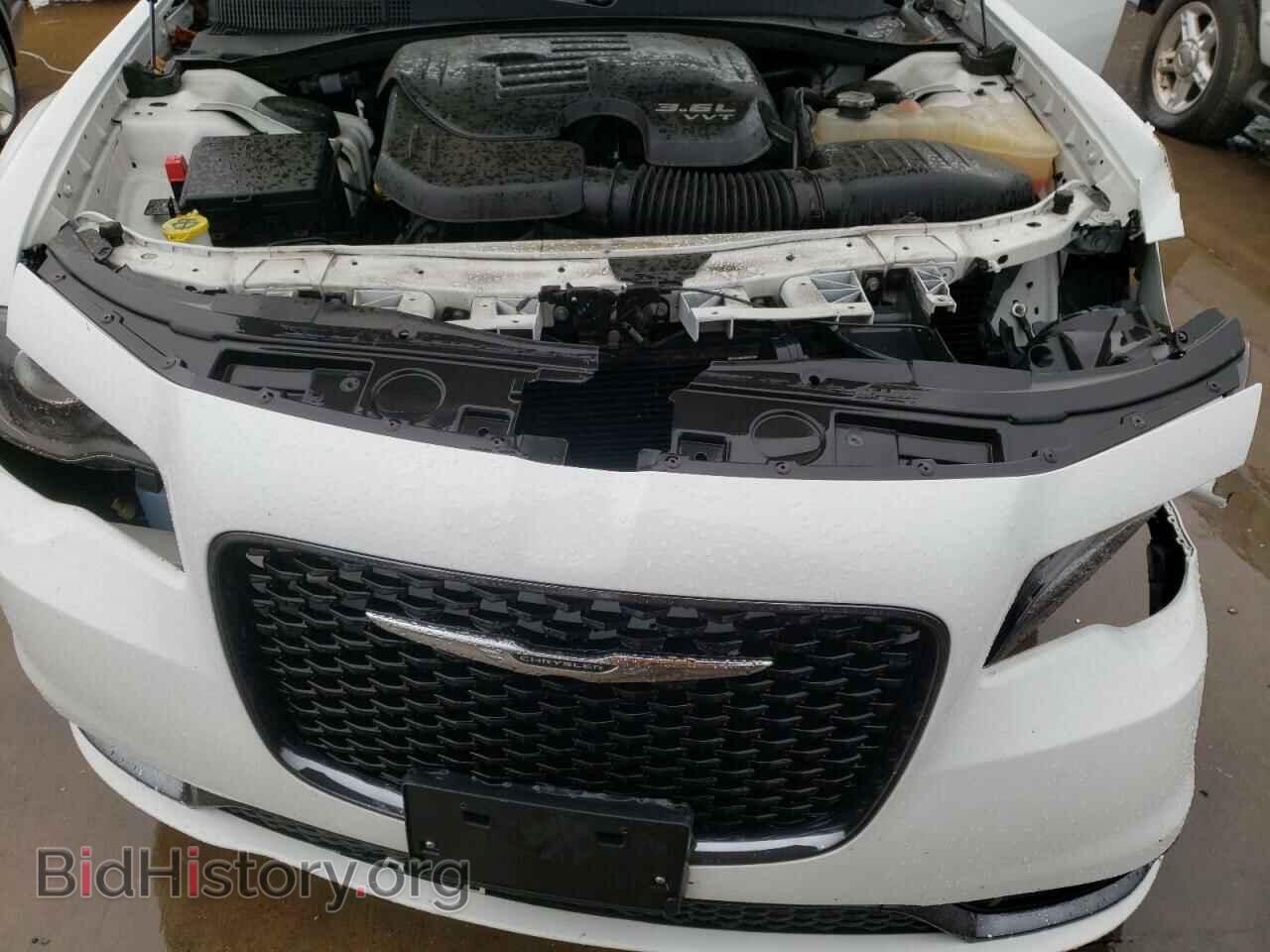 2019 CHRYSLER 300 - VIN: 2C3CCABG4KH654314 - Фото 7