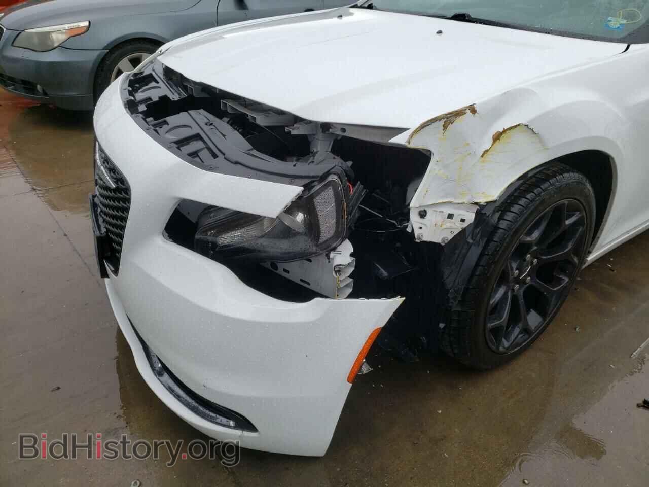 2019 CHRYSLER 300 - VIN: 2C3CCABG4KH654314 - Фото 9