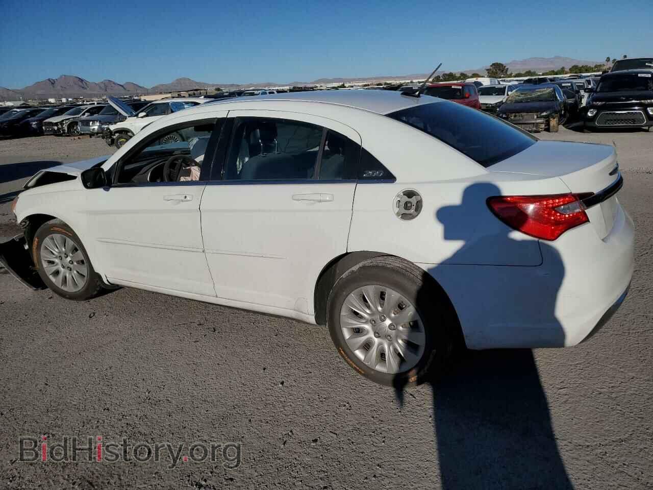 2012 CHRYSLER 200 - VIN: 1C3CCBAB0CN212795 - Фото 2
