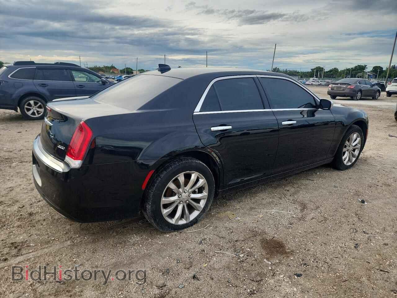 2019 CHRYSLER 300 - VIN: 2C3CCAKG9KH690032 - Фото 3