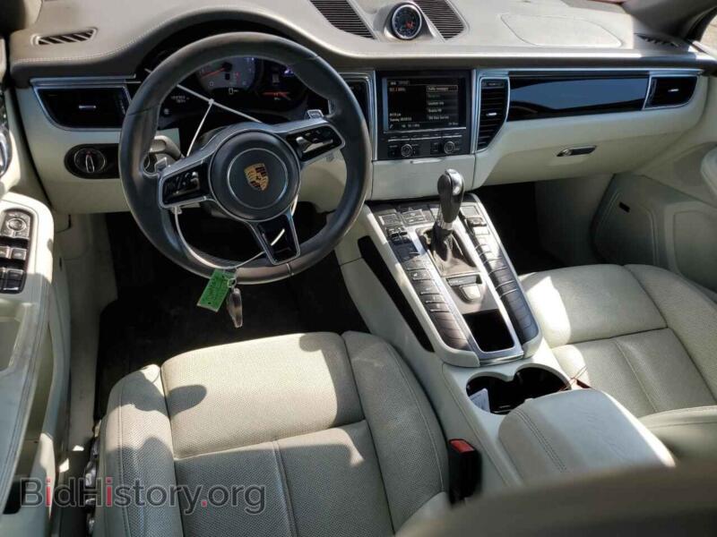 2016 Porsche MACAN (VIN WP1AB2A56GLB54675) — photo 8 of 12