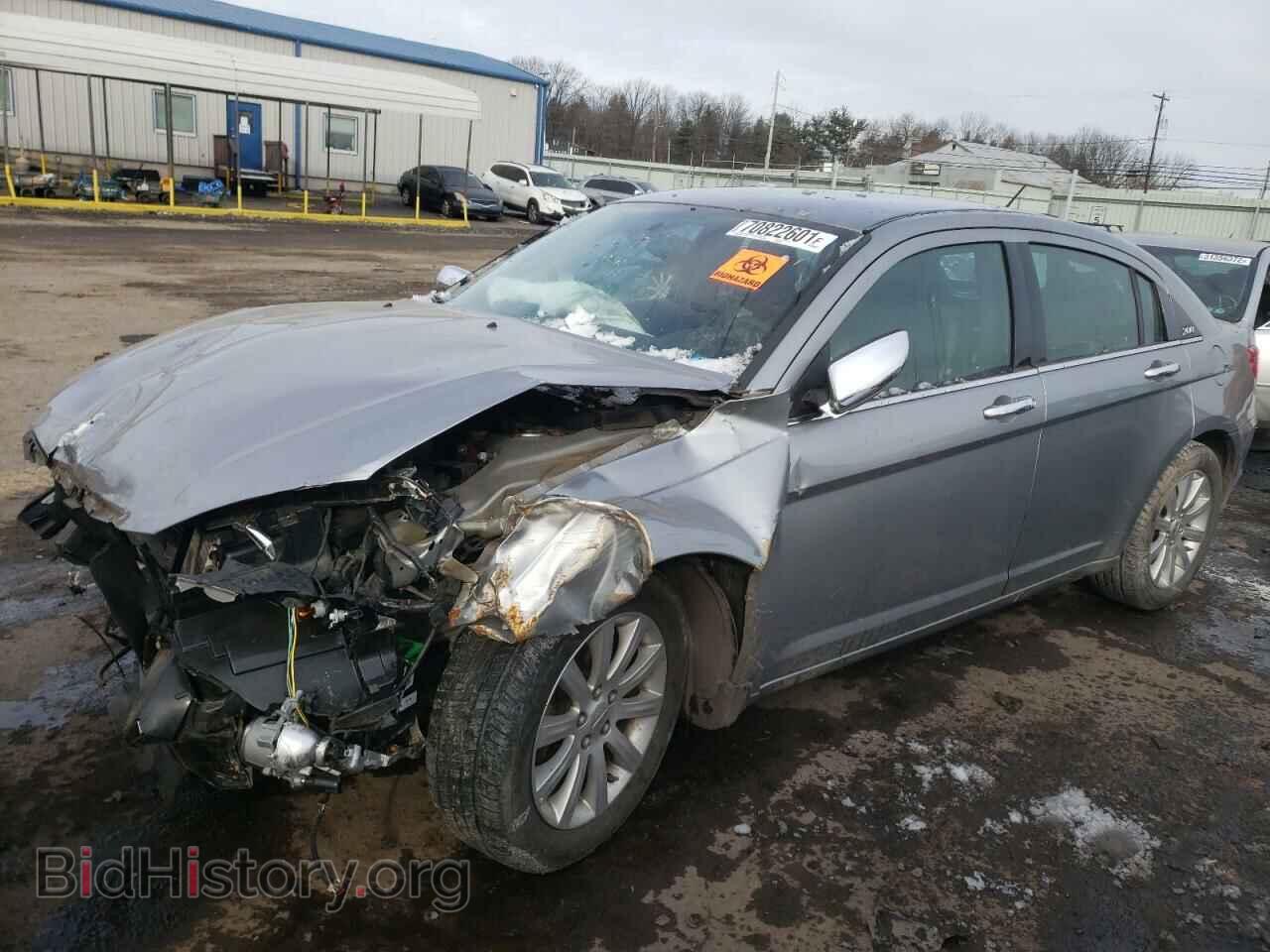 2013 CHRYSLER 200 - VIN: 1C3CCBCG0DN636598 - Фото 2