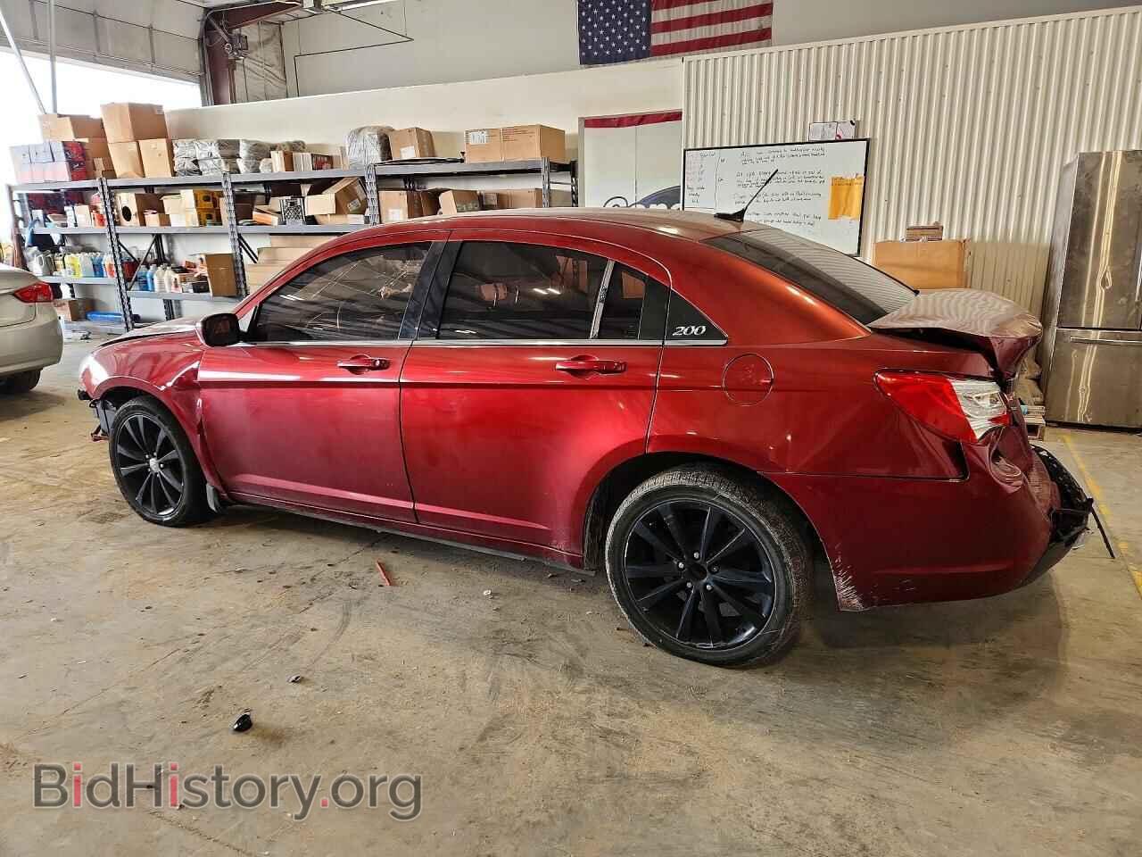 2013 CHRYSLER 200 - VIN: 1C3CCBAB8DN639823 - Фото 2