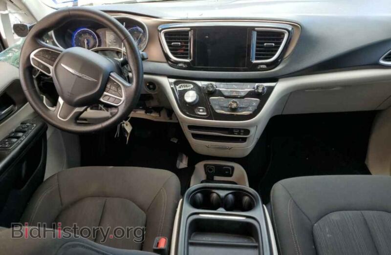 2019 Chrysler PACIFICA (VIN 2C4RC1FG1KR589321) — фото 8 из 12