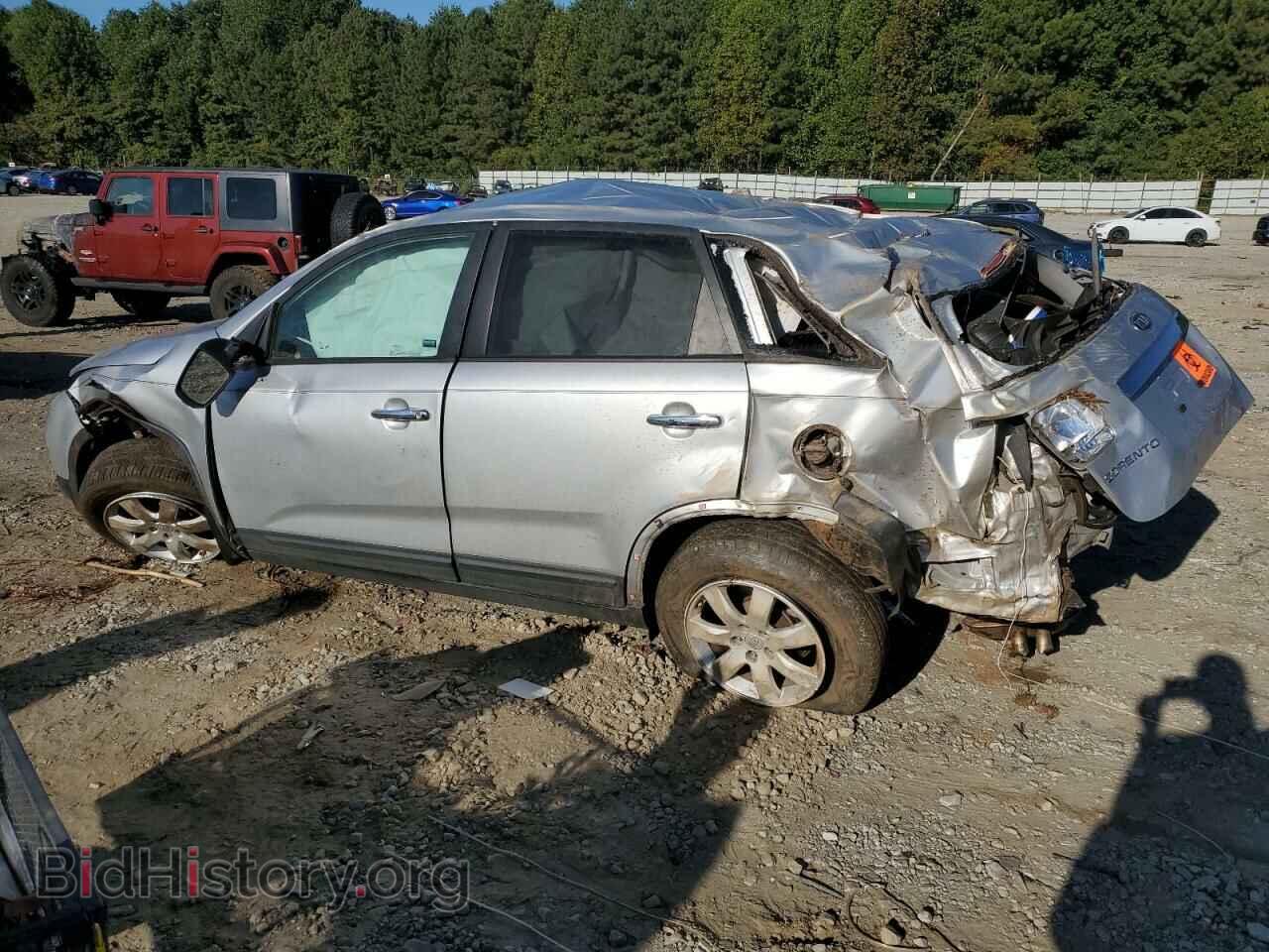 2011 KIA SORENTO - VIN: 5XYKT3A14BG051202 - Фото 2