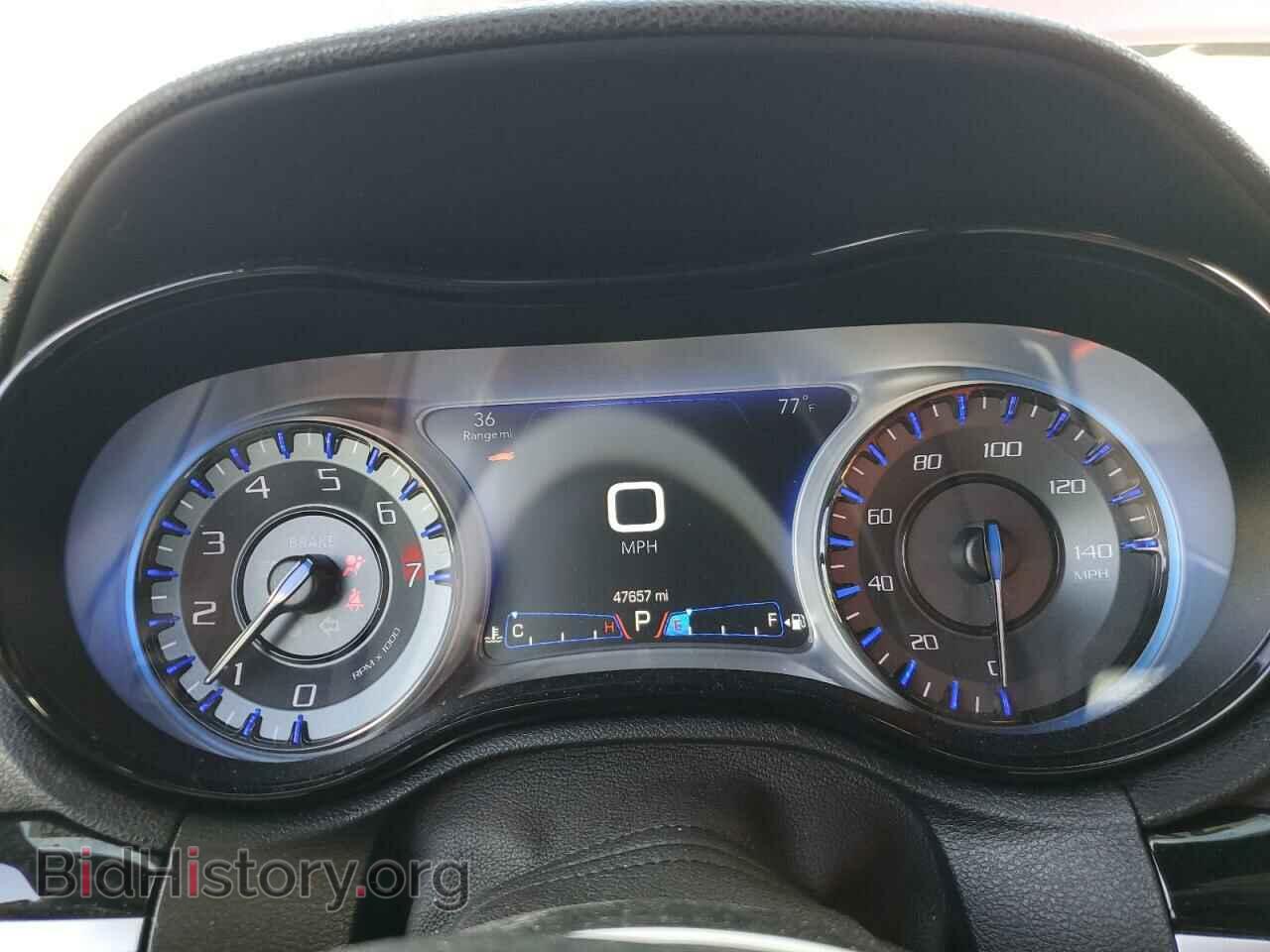 2018 CHRYSLER 300 - VIN: 2C3CCABG0JH190095 - Фото 9