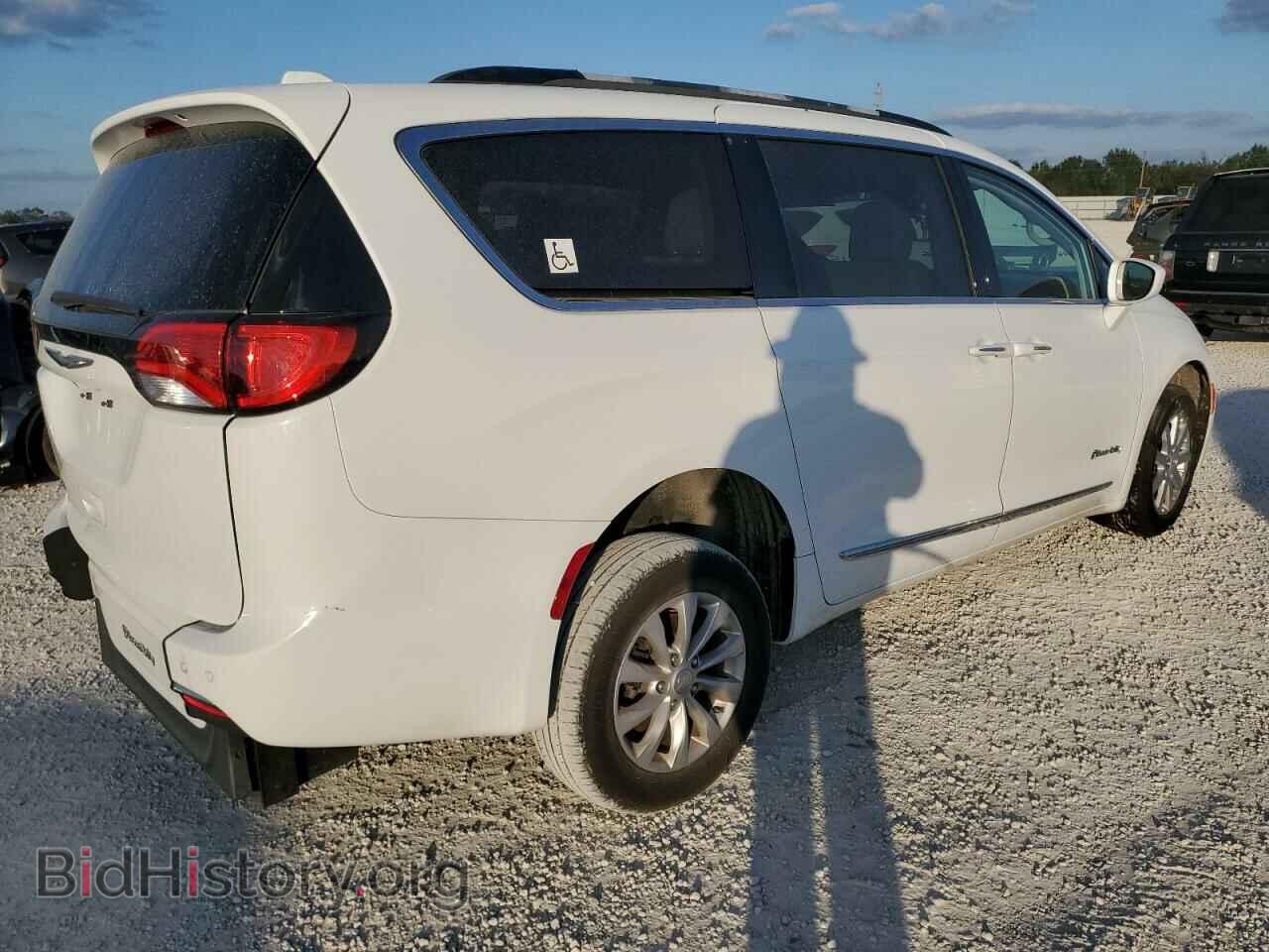 2017 CHRYSLER PACIFICA - VIN: 2C4RC1BGXHR837838 - Фото 3