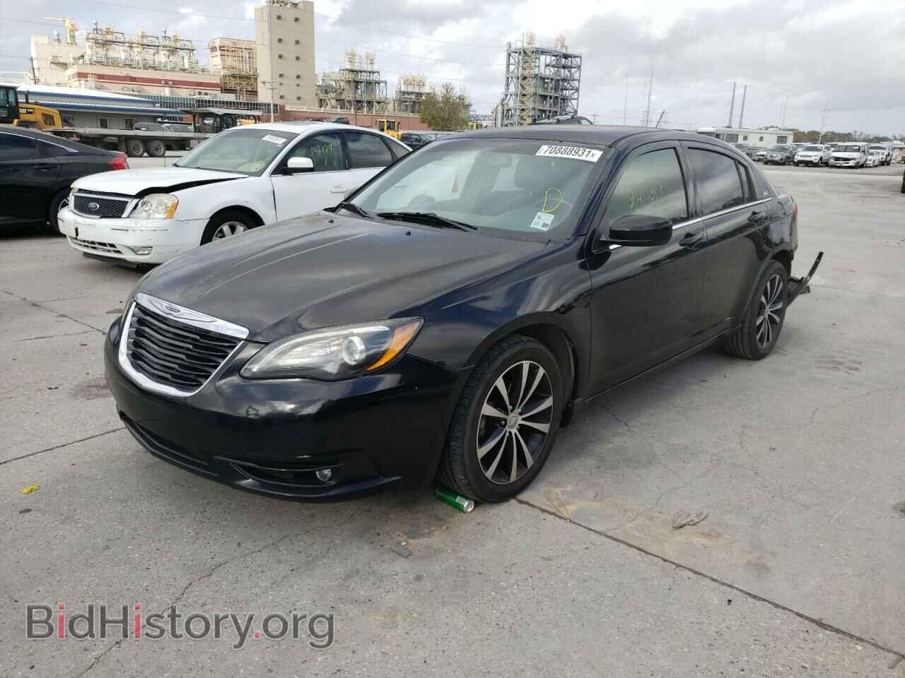 2012 CHRYSLER 200 - VIN: 1C3CCBBG9CN307737 - Фото 2