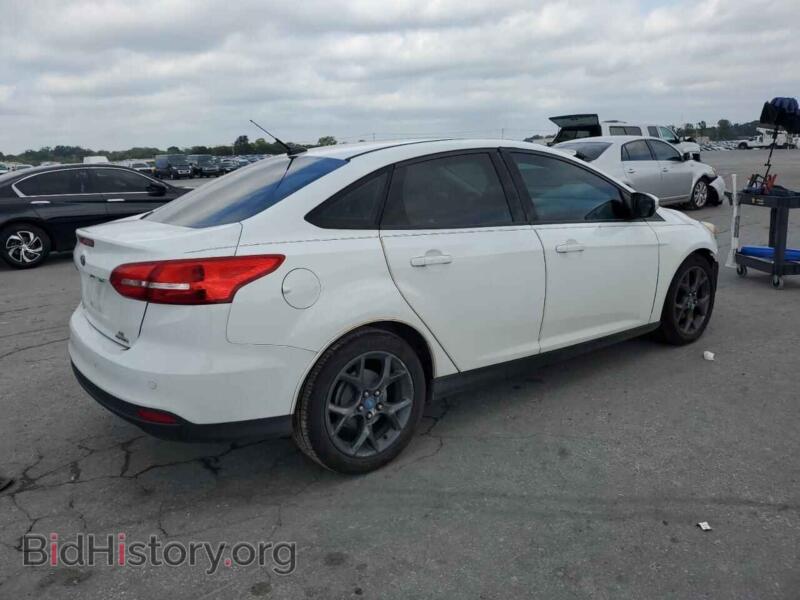 2016 Ford FOCUS (VIN 1FADP3F27GL385725) — фото 3 из 13