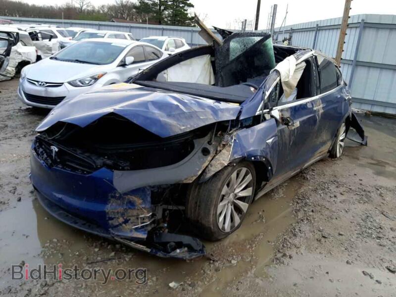 2019 Tesla MODEL X (VIN 5YJXCBE21KF180315) — фото 2 из 10