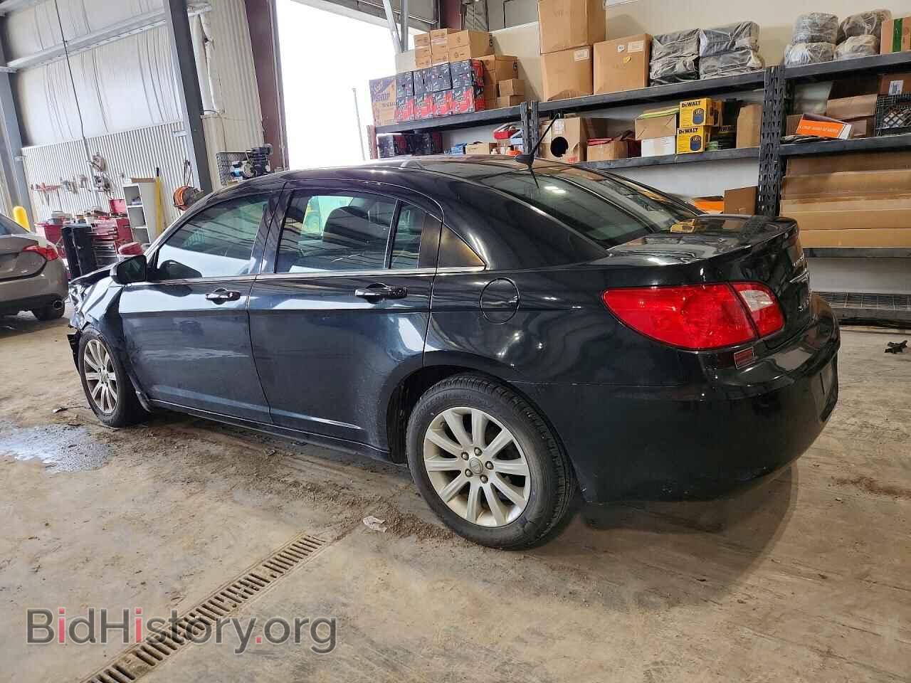 2010 CHRYSLER SEBRING - VIN: 1C3CC5FB2AN158696 - Photo 2