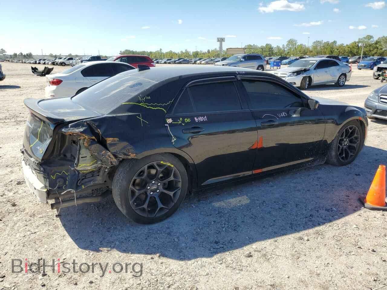 2019 CHRYSLER 300 - VIN: 2C3CCABG0KH533733 - Фото 3