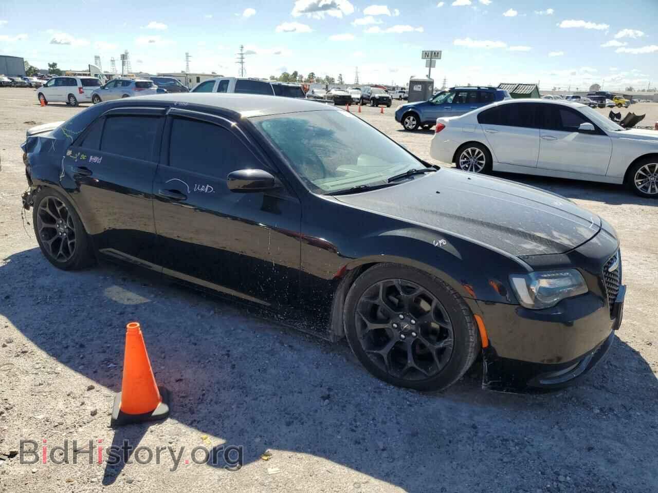 2019 CHRYSLER 300 - VIN: 2C3CCABG0KH533733 - Фото 4