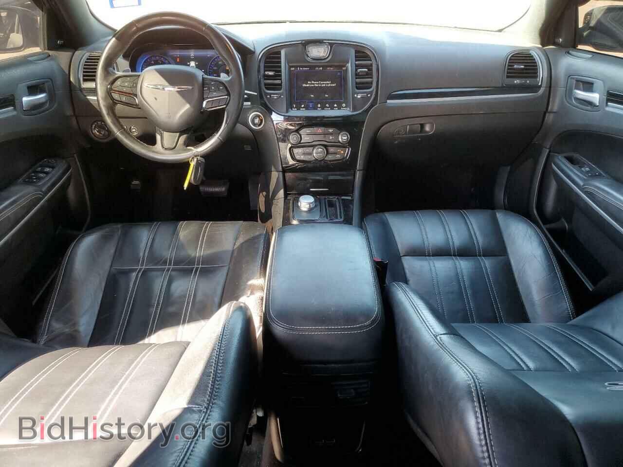 2019 CHRYSLER 300 - VIN: 2C3CCABG0KH533733 - Фото 8