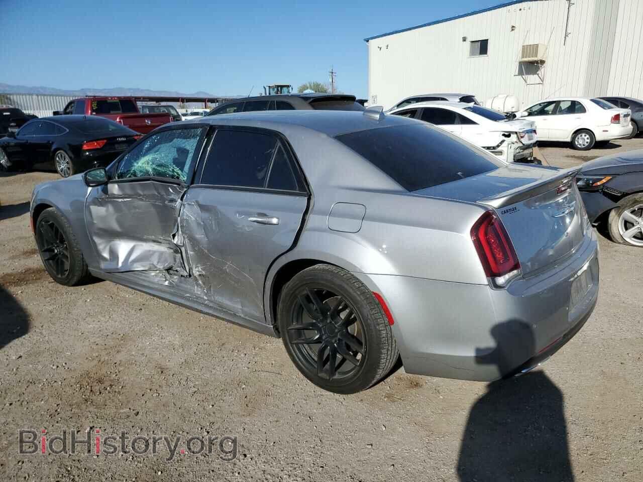 2018 CHRYSLER 300 - VIN: 2C3CCABG4JH243607 - Фото 2
