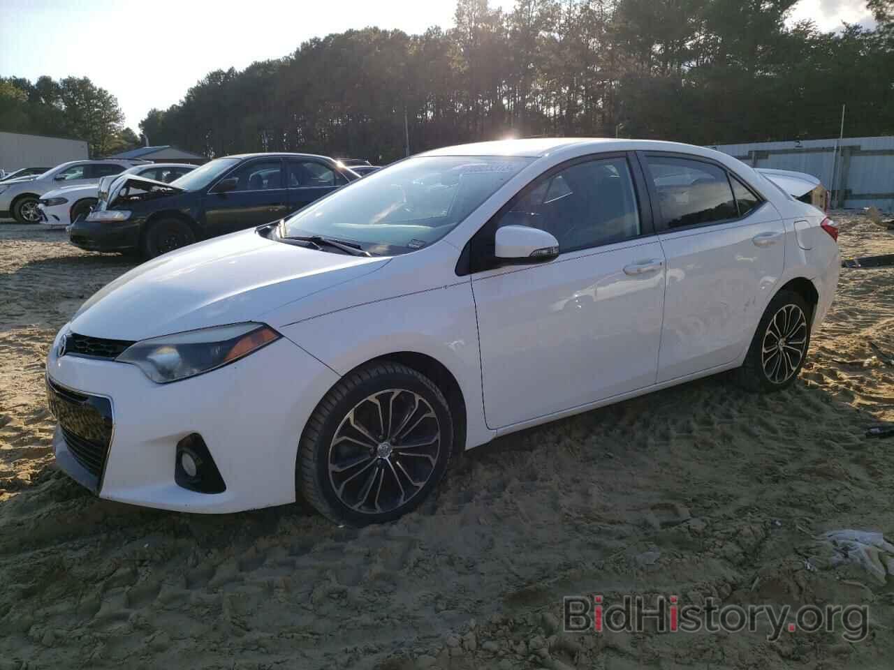 Toyota Corolla 2015 белая