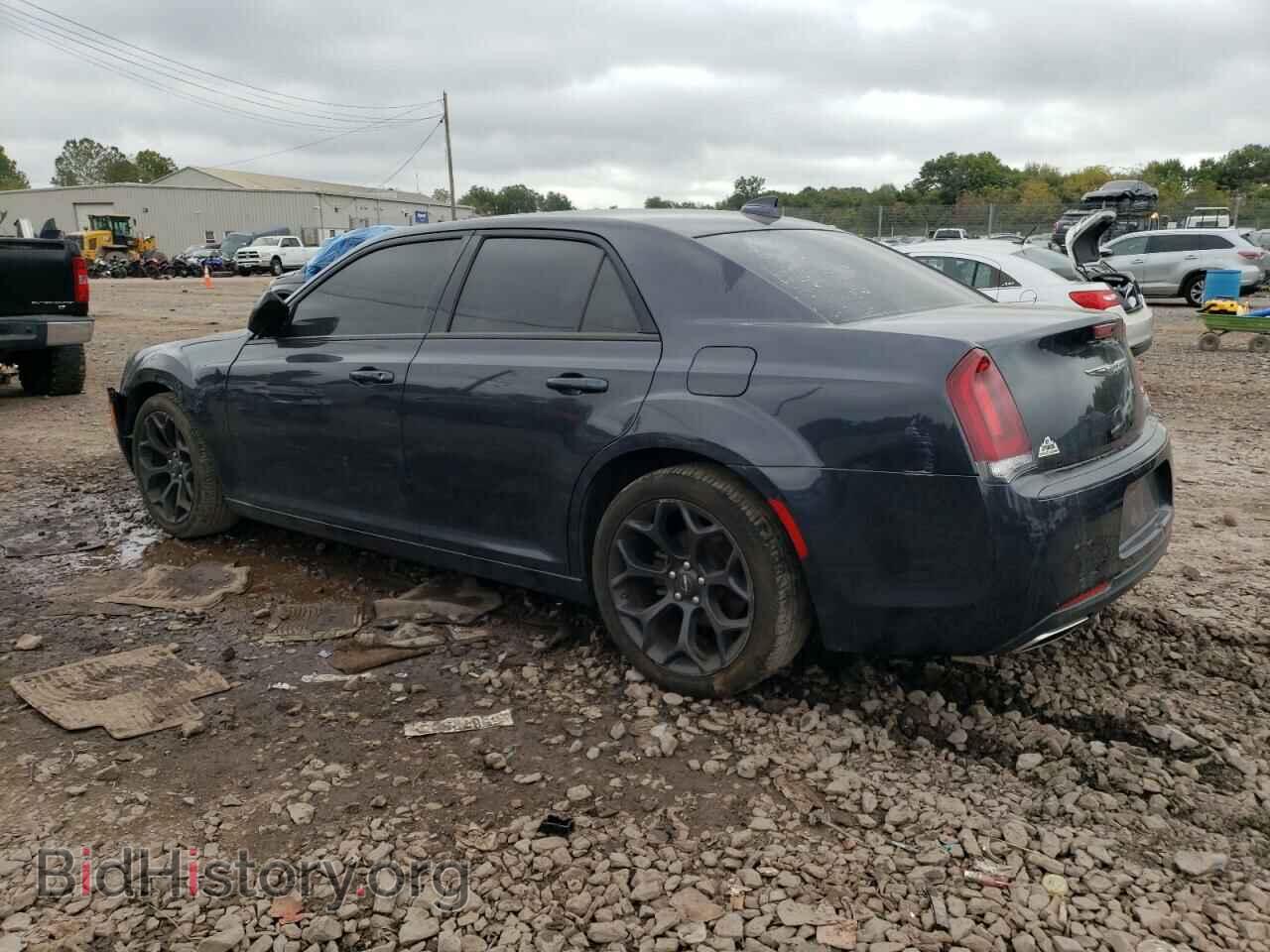 2019 CHRYSLER 300 - VIN: 2C3CCAAG2KH555976 - Фото 2