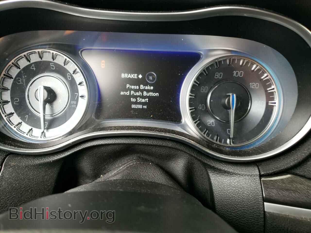 2019 CHRYSLER 300 - VIN: 2C3CCAAG2KH555976 - Фото 9
