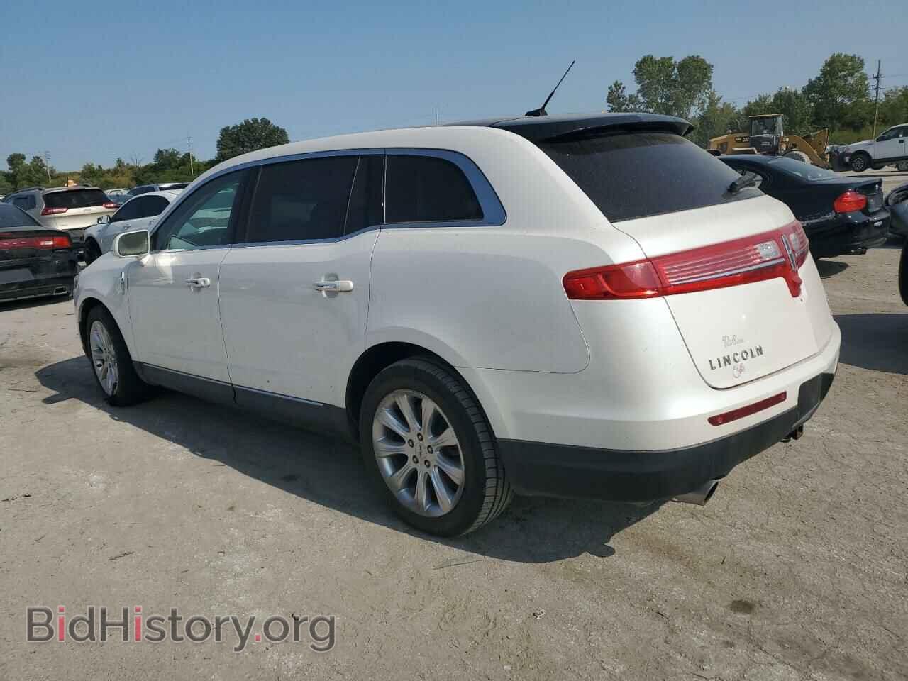 2014 LINCOLN MKT - VIN: 2LMHJ5AT8EBL54814 - Фото 2