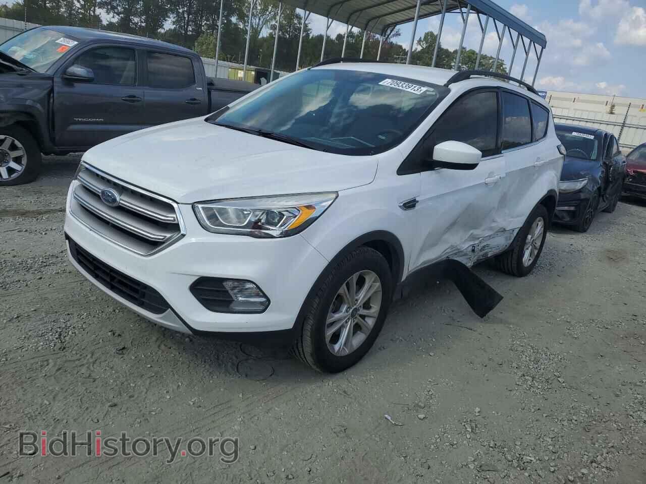 Фотография 1FMCU0GD3HUE00807 - FORD ESCAPE 2017