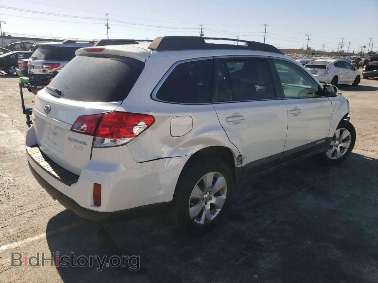 2011 SUBARU OUTBACK - VIN: 4S4BRBCC6B3352044 - Фото 3