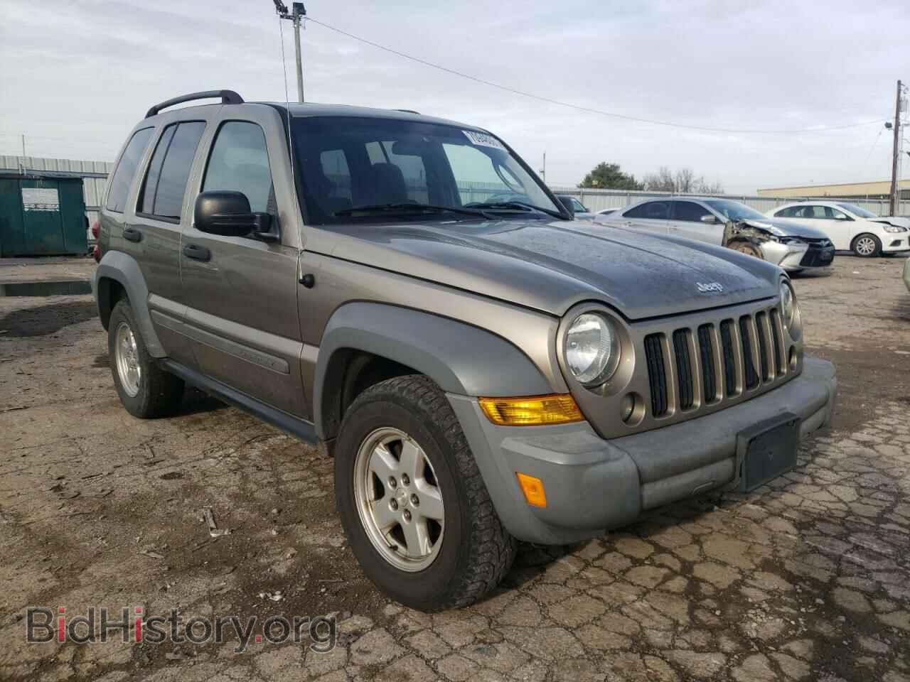 Photo 1J4GL48K06W104829 - JEEP LIBERTY 2006