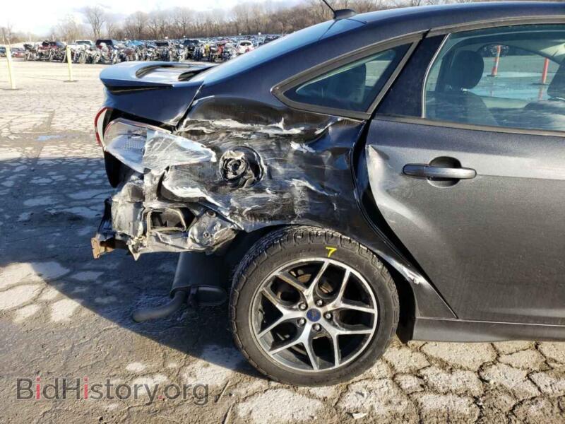 2016 Ford FOCUS (VIN 1FADP3F23GL361048) — photo 9 of 10