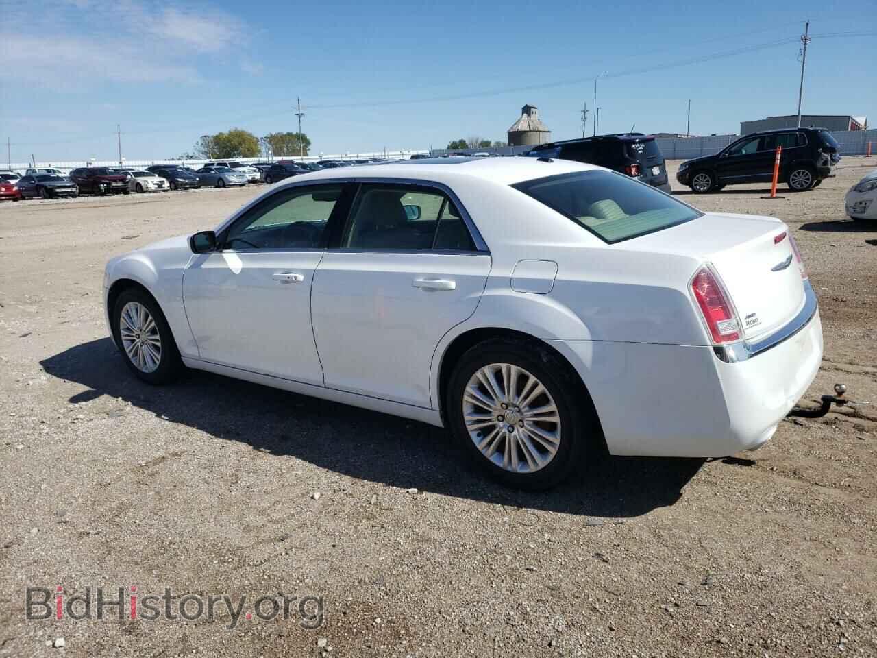 2013 CHRYSLER 300 - VIN: 2C3CCARG4DH573693 - Фото 2