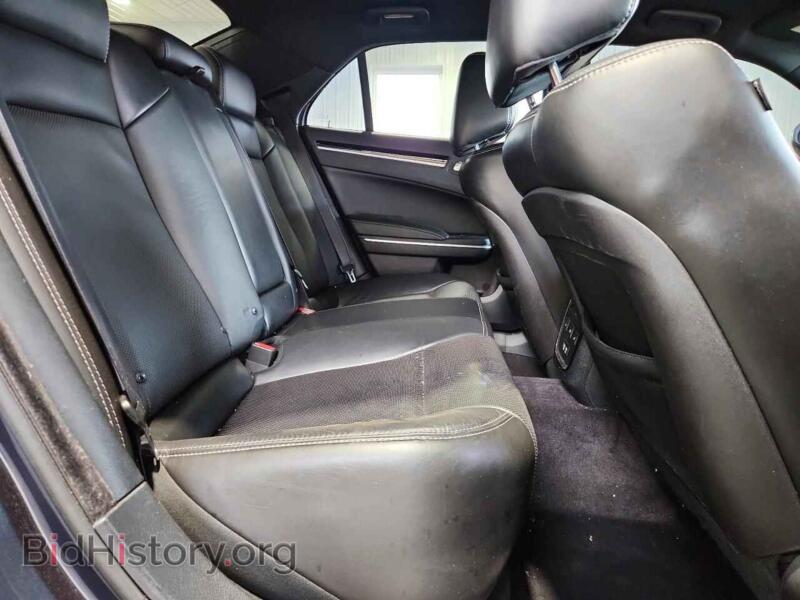 2018 Chrysler 300 (VIN 2C3CCAGGXJH127546) — photo 10 of 12