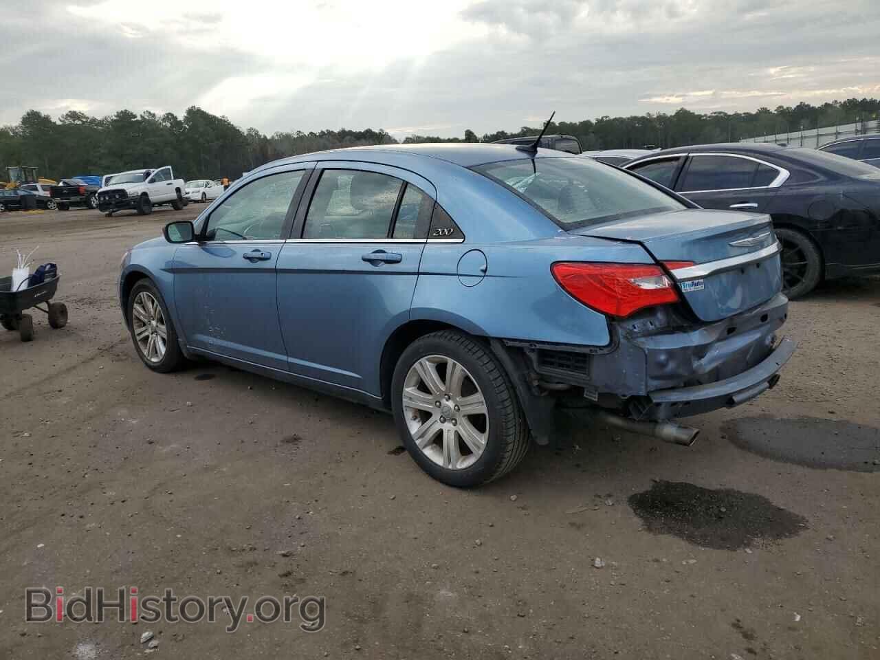 2011 CHRYSLER 200 - VIN: 1C3BC1FG1BN602975 - Фото 2