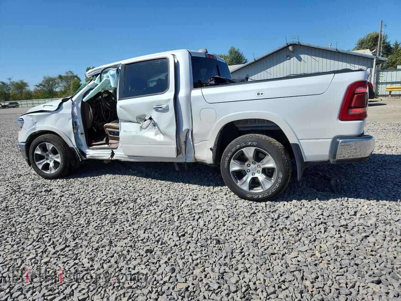 2020 RAM 1500 - VIN: 1C6SRFJT3LN229443 - Фото 2