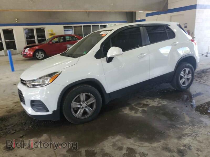 2018 Chevrolet TRAX LS (VIN KL7CJNSB5JB709502) — фото 1 из 13, Copart, повреждение: передняя часть
