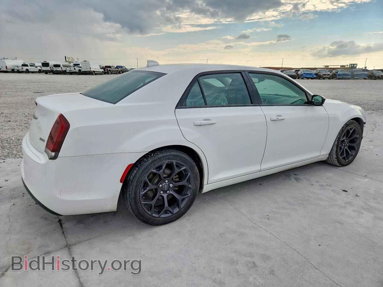 2019 CHRYSLER 300 - VIN: 2C3CCAAG3KH746208 - Photo 3