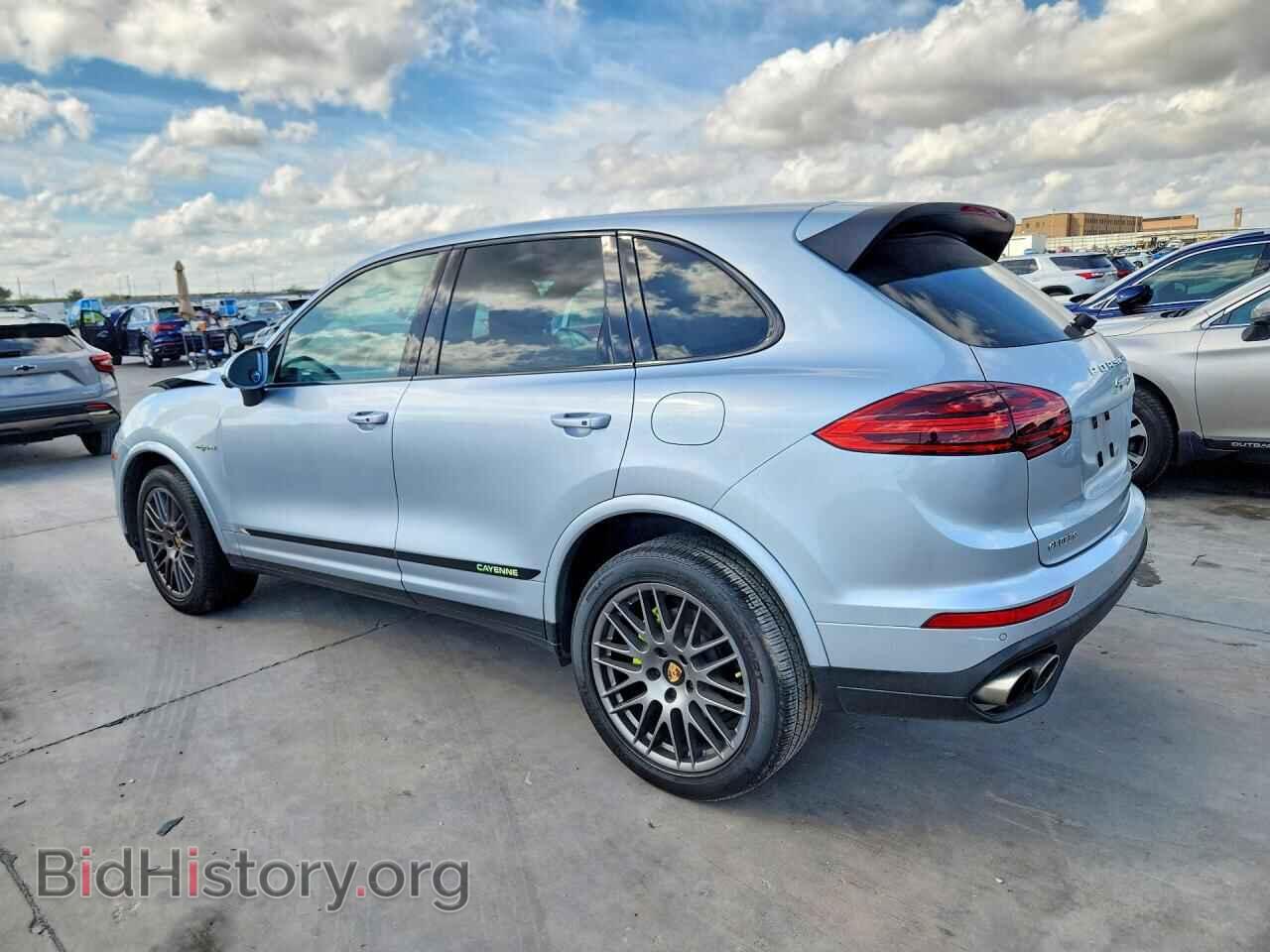 2017 PORSCHE CAYENNE - VIN: WP1AE2A28HLA73997 - Фото 2