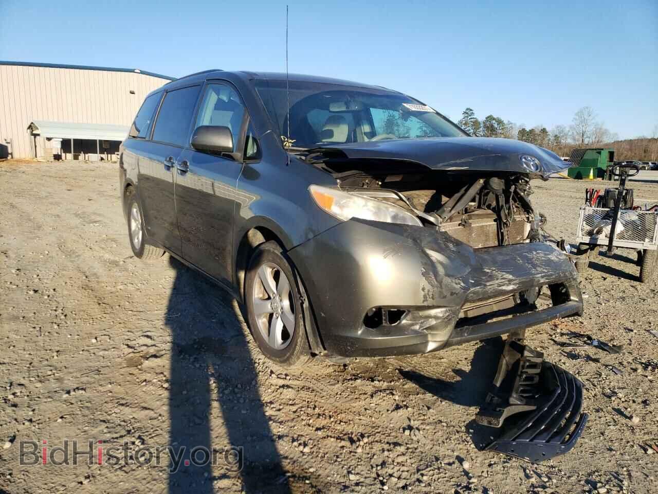 Фотография 5TDKK3DC9BS086434 - TOYOTA SIENNA 2011
