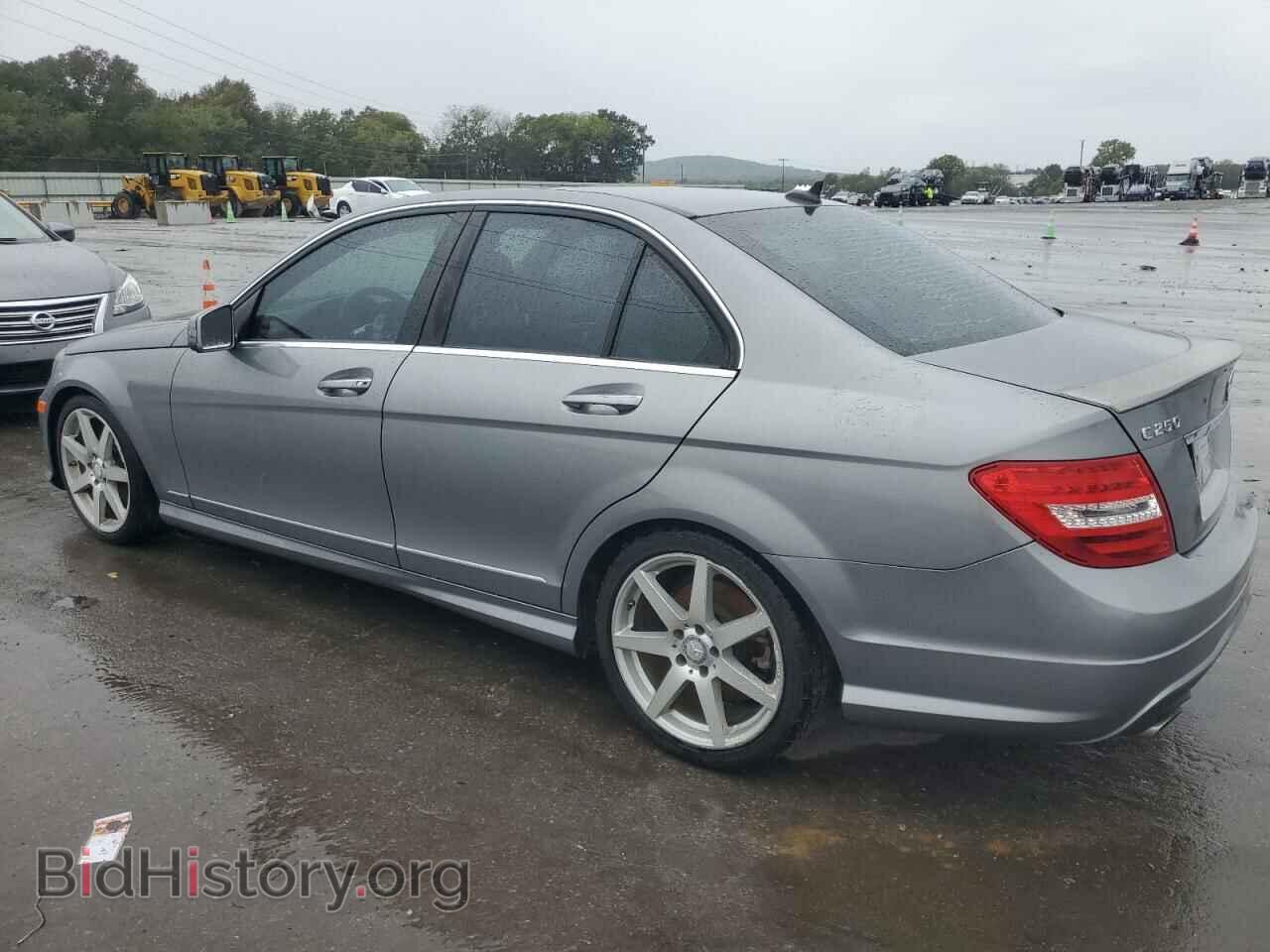 2013 MERCEDES-BENZ C-CLASS - VIN: WDDGF4HB2DR256805 - Фото 2