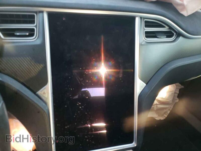 2016 Tesla MODEL S (VIN 5YJSA1E21GF172264) — фото 8 из 10
