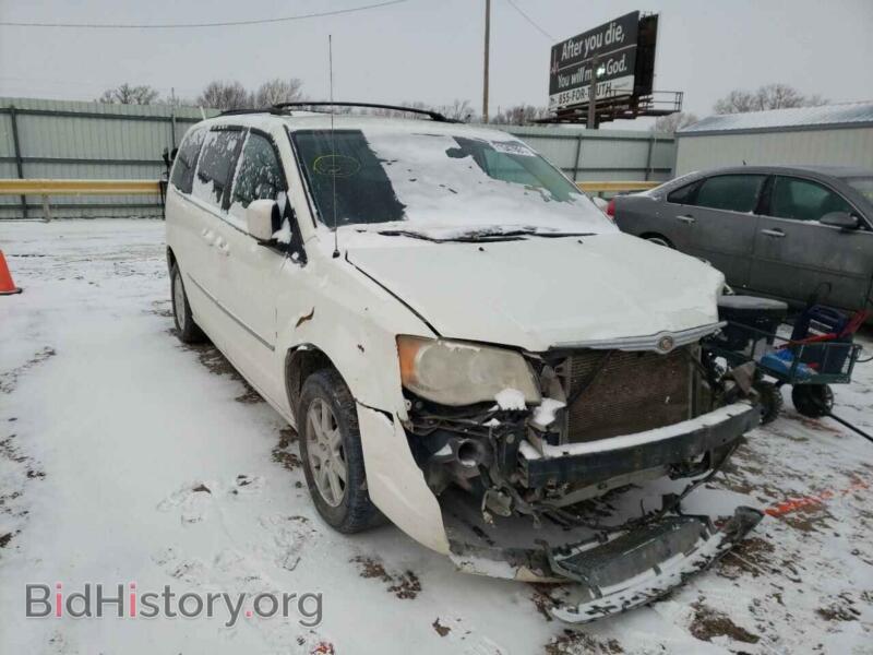 2010 Chrysler MINIVAN Town & COU (VIN 2A4RR5D1XAR285904) — фото 1 из 10, Copart, повреждение: передняя часть