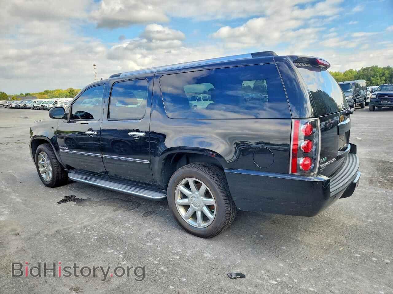 2011 GMC YUKON - VIN: 1GKS2MEF4BR372936 - Photo 2