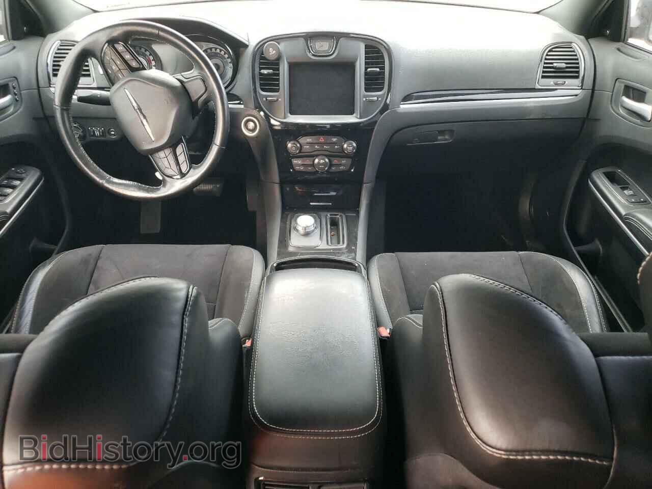 2019 CHRYSLER 300 - VIN: 2C3CCABT2KH569078 - Фото 8