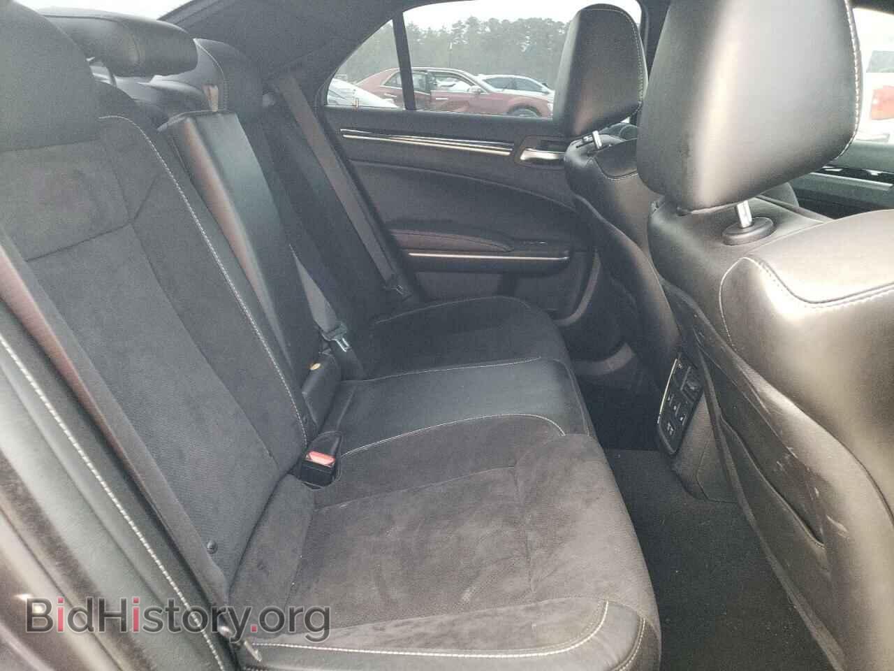 2019 CHRYSLER 300 - VIN: 2C3CCABT2KH569078 - Фото 10