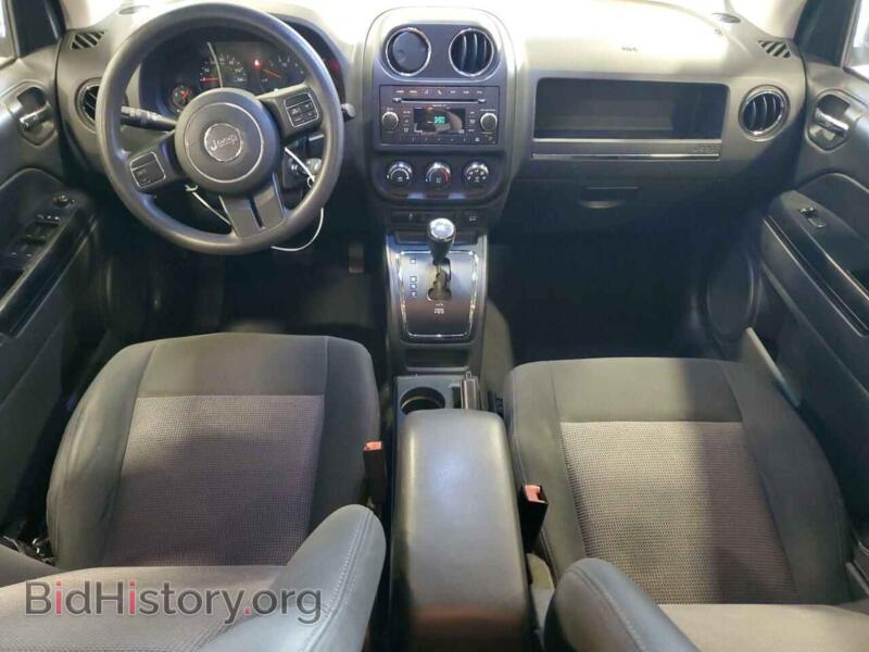 2011 Jeep COMPASS (VIN 1J4NF1FB2BD206994) — photo 8 of 13