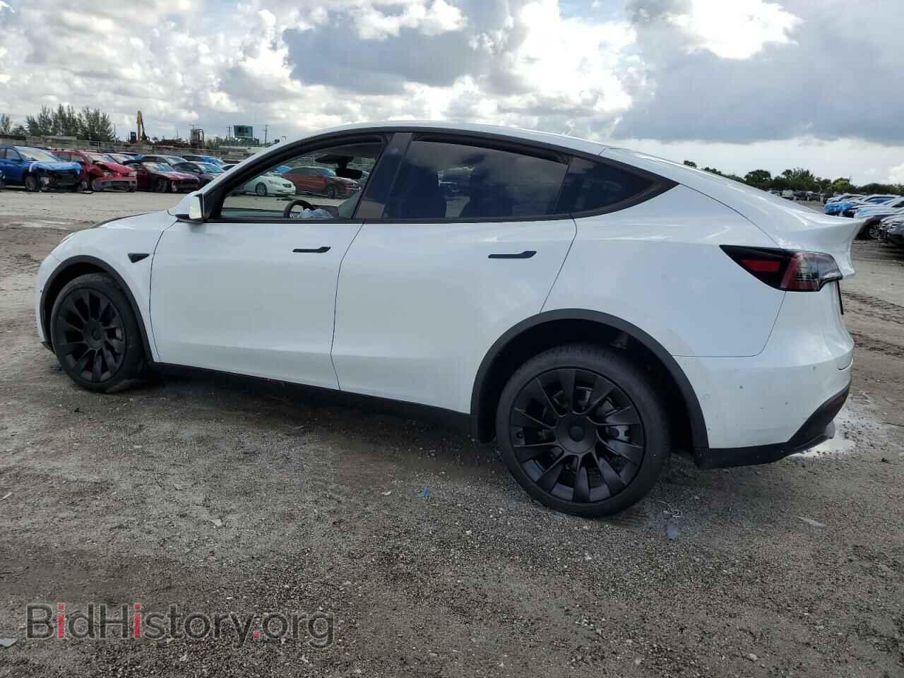 2022 TESLA MODEL Y - VIN: 7SAYGDEE6NF425700 - Фото 2